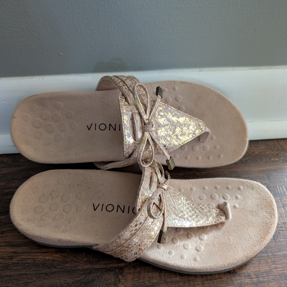 Vionic Women's Metallic Sandals